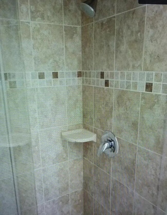 Building Photo - 397 Alles St