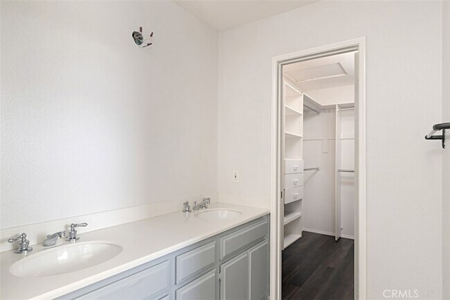 Building Photo - 24332 Kings View