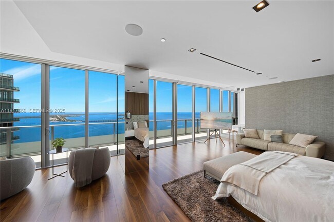 Building Photo - 1300 Brickell Bay Dr