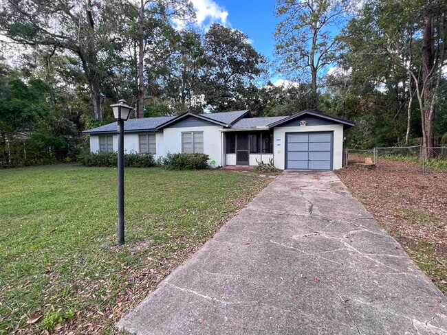 Building Photo - 3/2 Pet Friendly Home Close to Campus Avai...