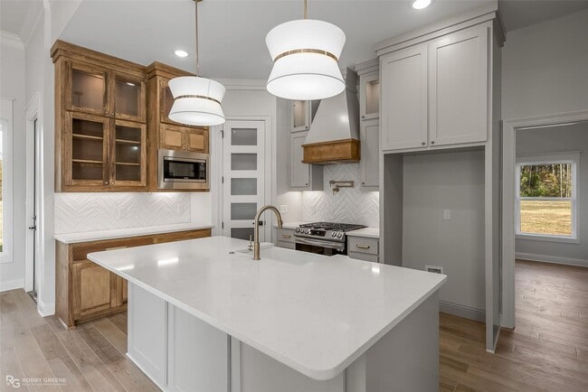 Building Photo - Modern 4 Bedroom / 3 Bath Home