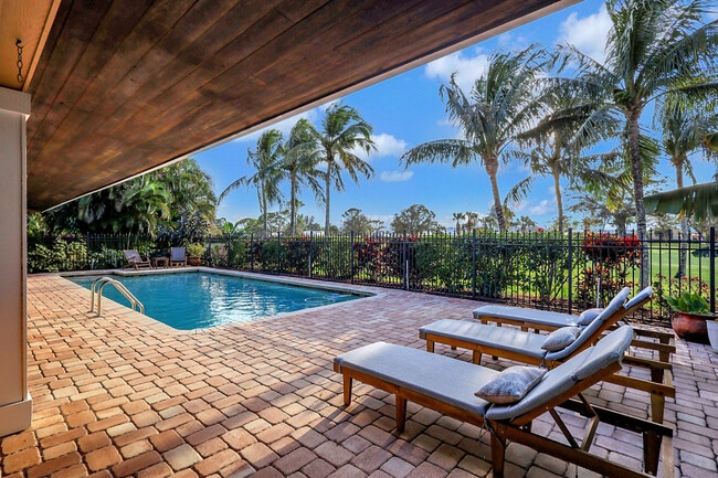 Building Photo - 3271 SE Court Dr