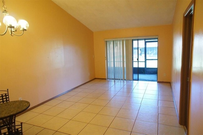 Building Photo - 104 Creekside Way