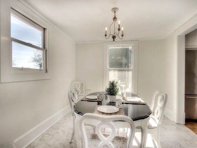 Building Photo - 3 Bedrooms, 2 Bathrooms - Home close to Downtown Rome!