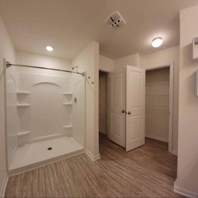 Building Photo - MOVE-IN SPECIAL! 1/2 OFF 1st MONTHS RENT.