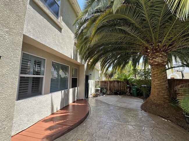 Building Photo - 4089 Peninsula Dr