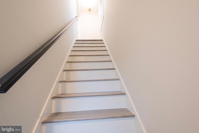 Building Photo - 21 Manor Rd