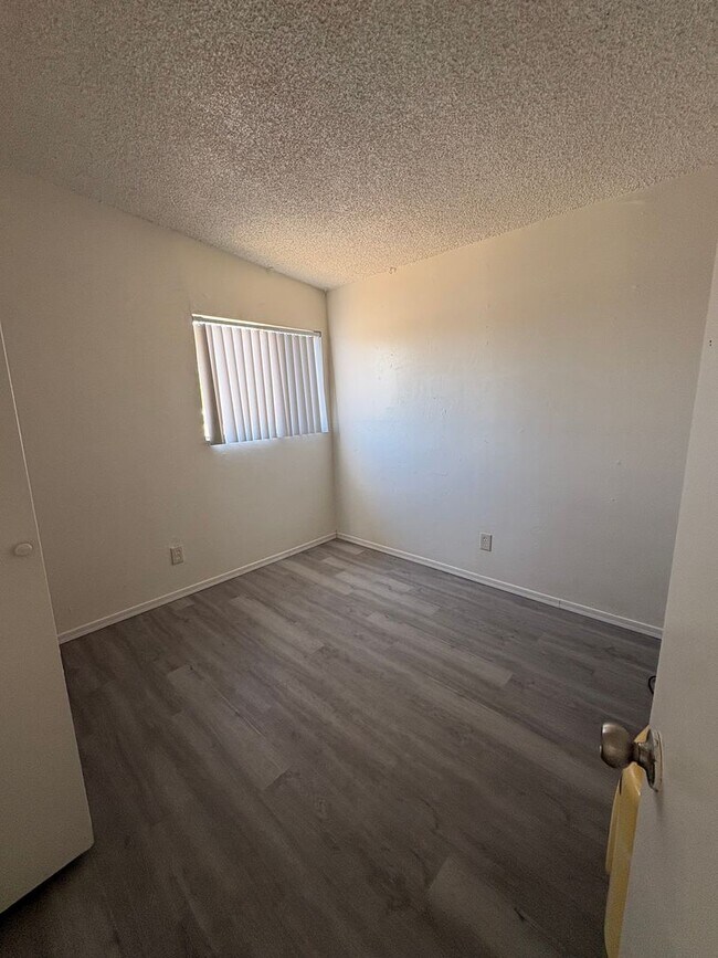 Building Photo - Cozy 3 bedroom 1 bathroom SFR