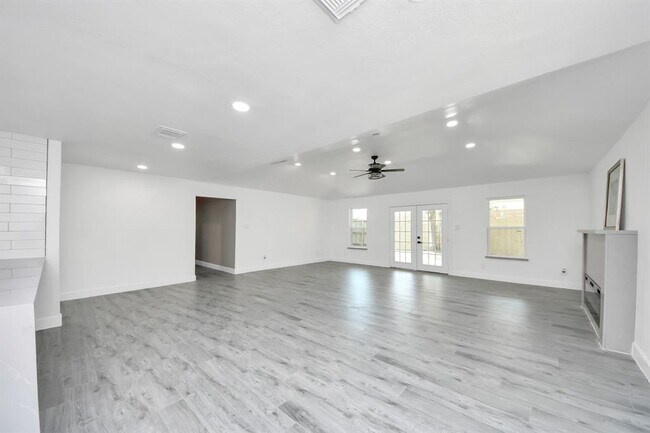 Building Photo - 14223 Ella Lee Ln