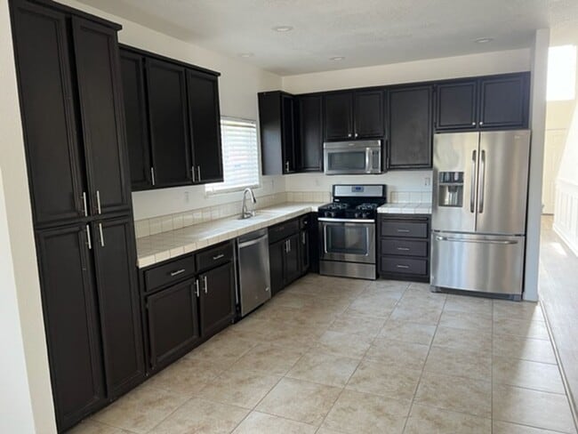 Building Photo - Spacious house in Elk Grove!