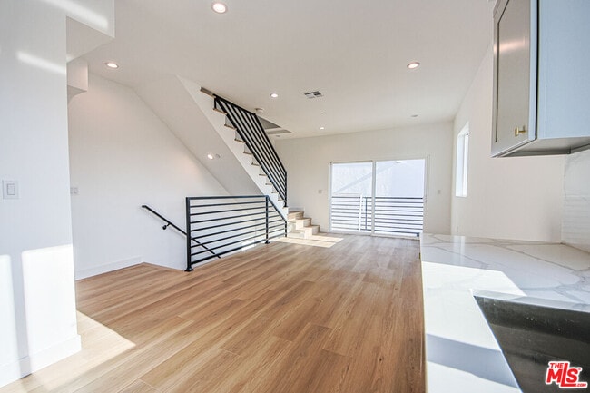 Building Photo - 11443 Hatteras St