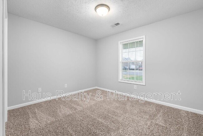 Building Photo - 1626 Autumn Dr