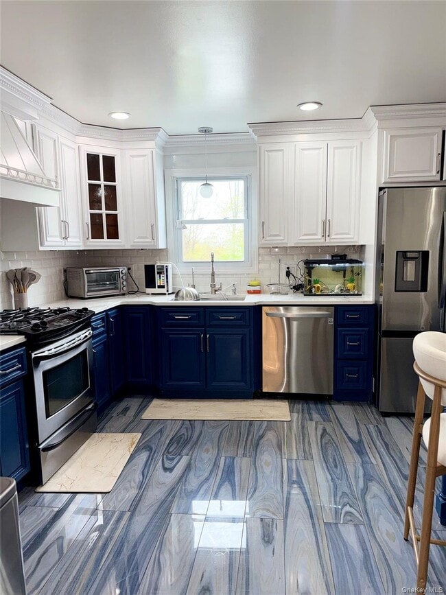 Building Photo - 10 Candlewood Rd