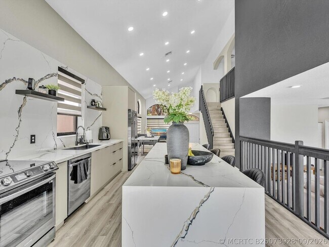 Building Photo - 7834 Oak Grove Cir