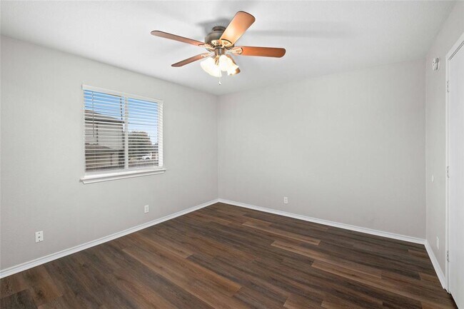 Building Photo - 112 Ames Cove