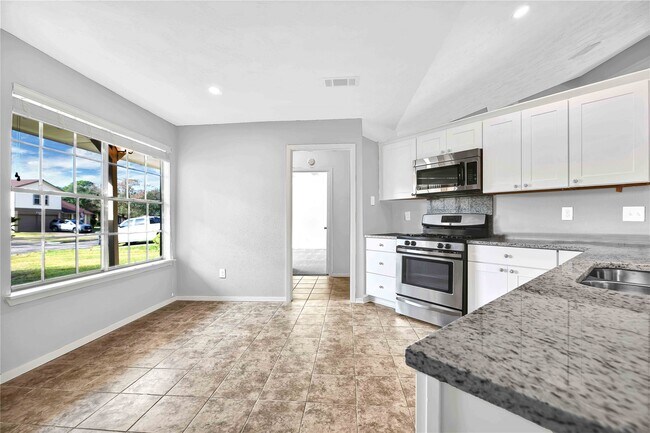 Building Photo - 7215 Dogwood Trail Dr