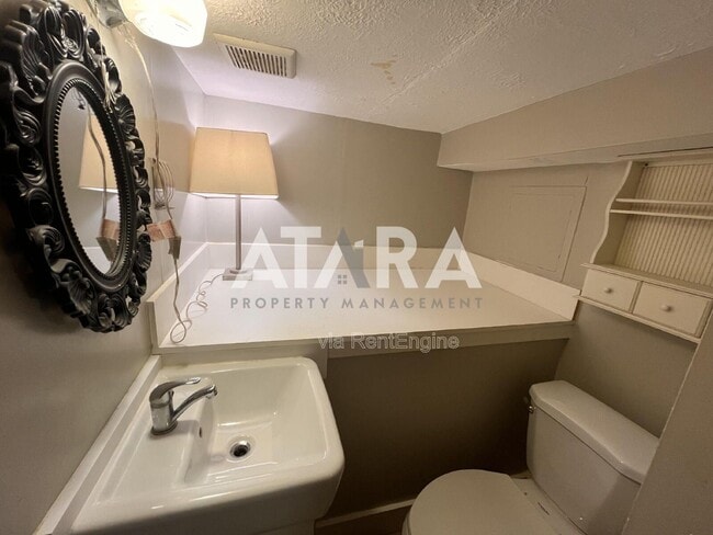 Building Photo - 745 E 3155 S