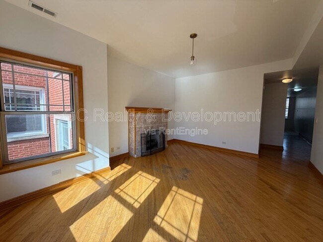 Building Photo - 929 Brummel St