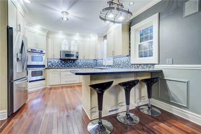 Building Photo - 450 S Main St