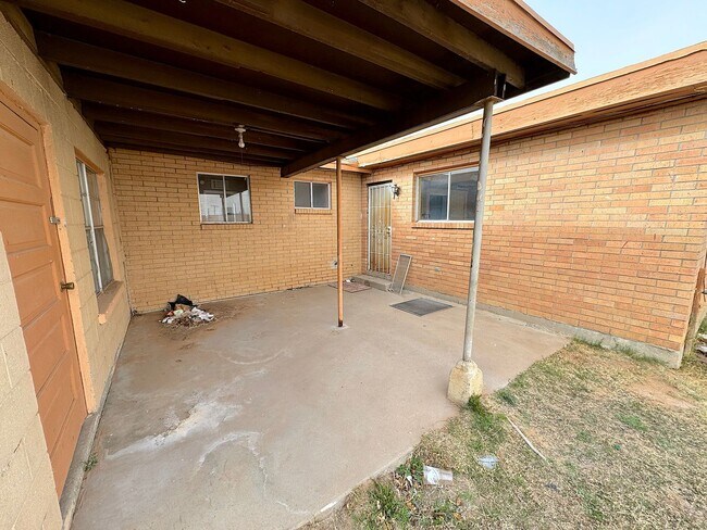 Building Photo - Northeast El Paso 4 Bed 2 Bath  Refrig A/C