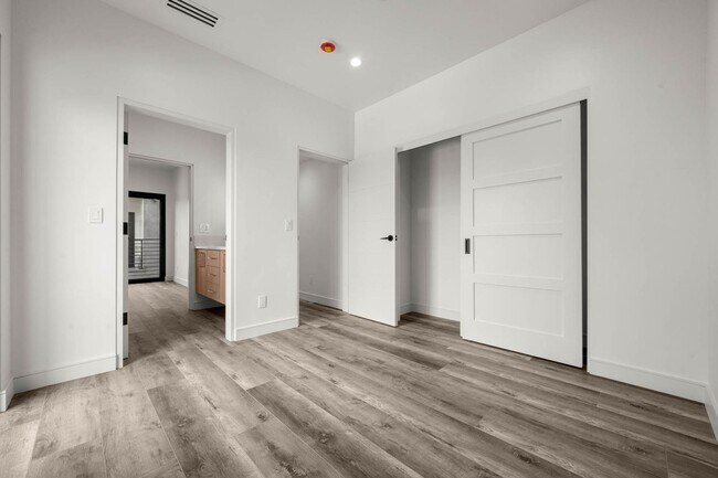 Building Photo - 1920 S Sherbourne Dr