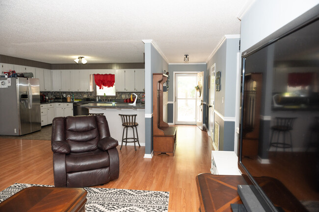Building Photo - 122 Friar Tuck Ave