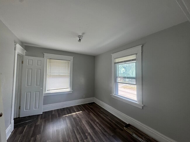 Building Photo - 321 Albert Ave