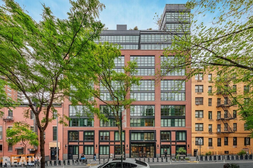 Building Photo - 261 W 25th St