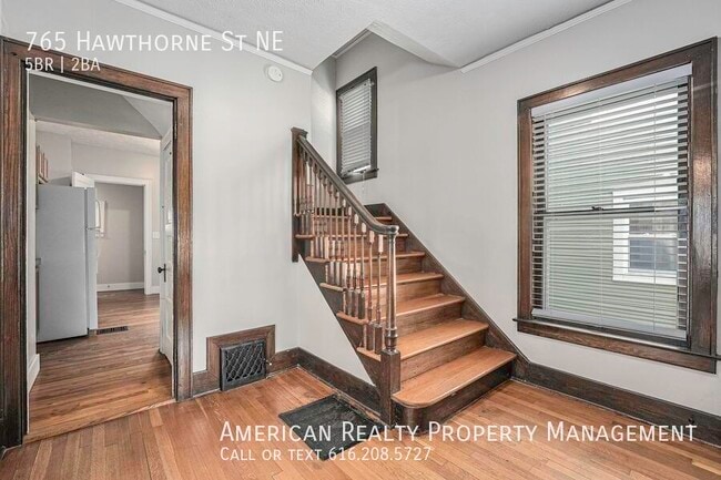 Building Photo - 765 Hawthorne St NE