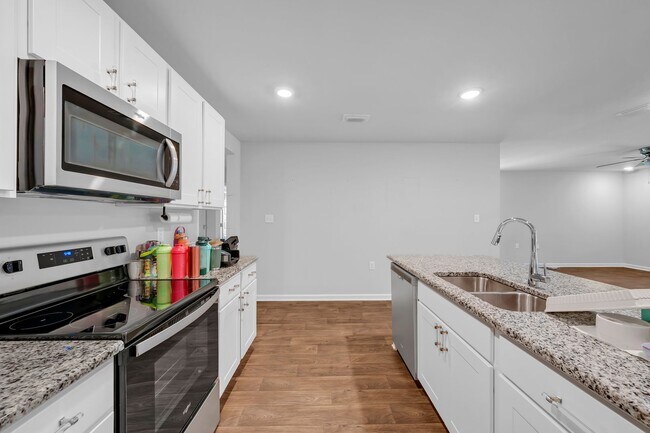 Building Photo - Charming 4BR / 2BA rental in desirable Daphne, AL — great neighborhood, move-in ready.