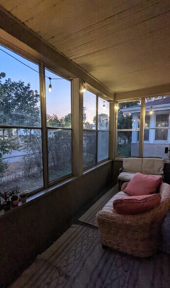 Building Photo - 609 Van Buren Ave