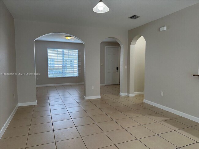 Building Photo - 9232 SW 170th Ave