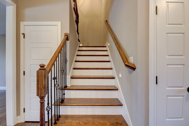Building Photo - 332 Bluebriar Trc