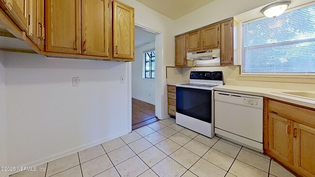 Building Photo - 2131 Goltare Dr