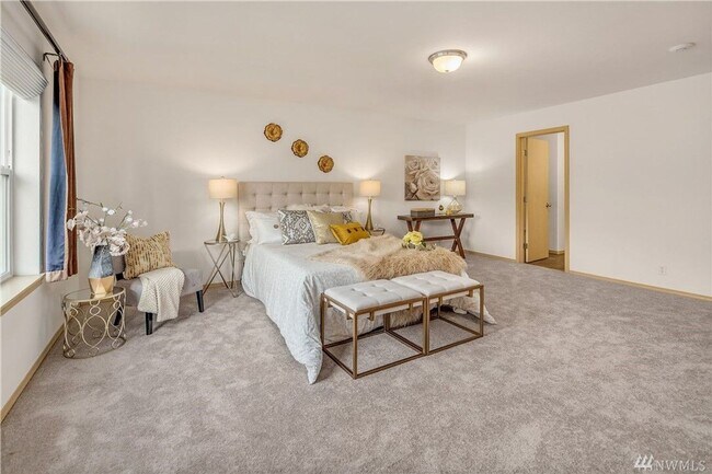 Building Photo - 17508 14th Dr SE