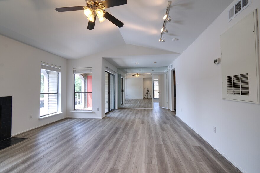 Living Room/Dining Room combo area seen from the main door. - 2025 Augusta Dr