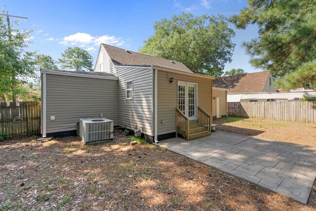Building Photo - Charming 3-Bedroom Home for Rent in Norfolk!