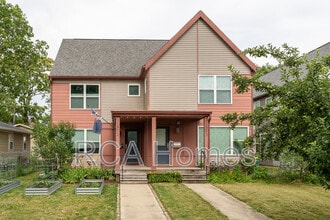Building Photo - 2013 Bellefontaine St