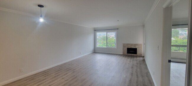 Building Photo - Welcome to our stunning 1-bedroom, 1.5-bat...