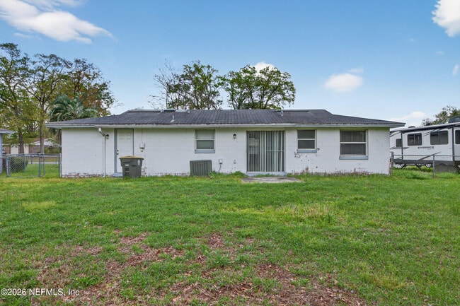 Building Photo - 726 Perryman Ln W