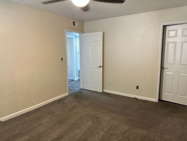 Building Photo - Beautiful 2-bedroom, 2-bathroom condo along the Colorado River