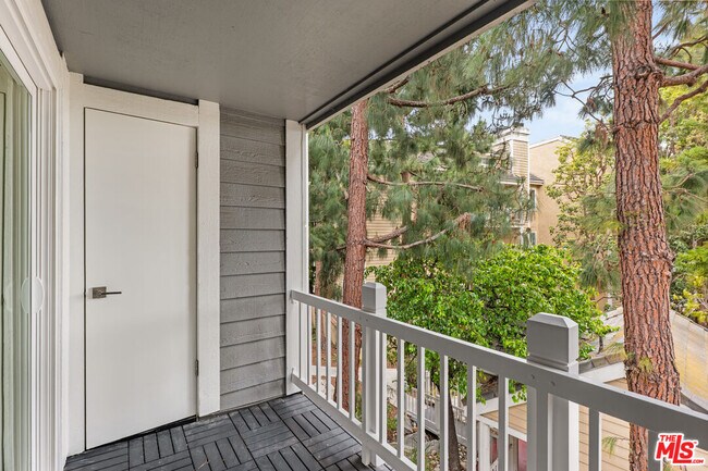 Building Photo - 8505 Gulana Ave
