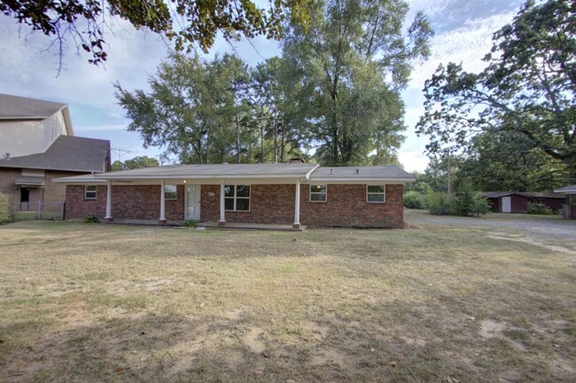 Primary Photo - 3830 Union Rd