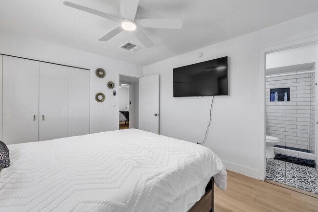 Building Photo - 1510 W 7th Dr