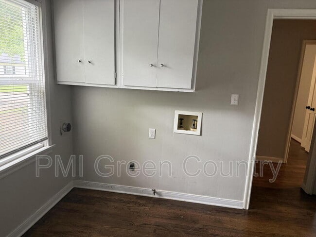 Building Photo - 4357 S Rockford Pl