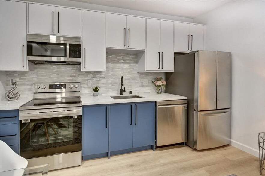 Building Photo - 3221 Hannah St