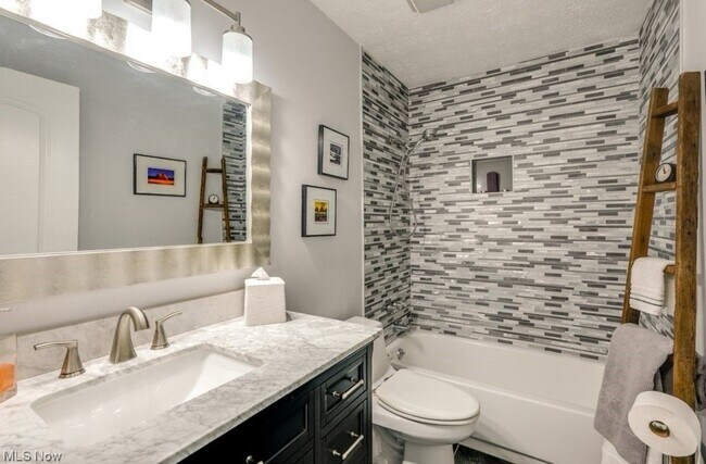 Building Photo - 5589 Rainier Ct