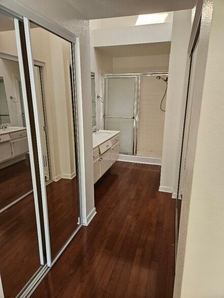 master bathroom - 7532 Seaspring Dr