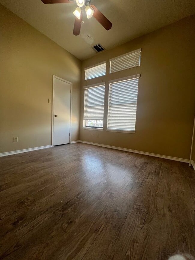 Building Photo - K624 - Wedgewood # 301