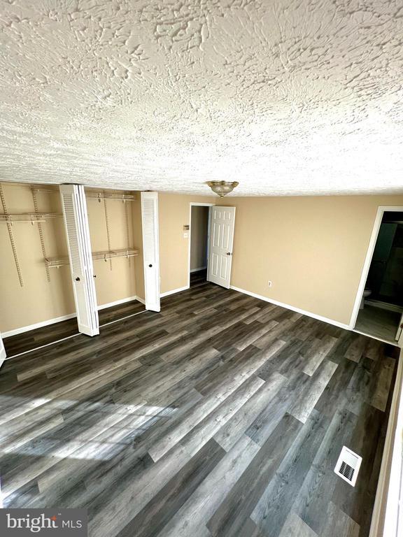 Building Photo - 2015 Mapleleaf Pl